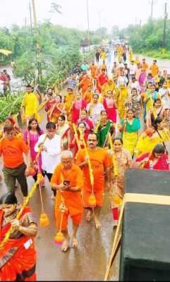 रिमझिम फुहारों के साथ निकली प्रथम कावड़ यात्रा 