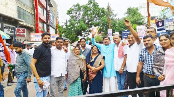 विस घेरने कुरुद से सैकड़ों कांग्रेसी पहुंचे