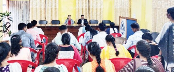 पैरालीगल वालिंटियर्स का प्रशिक्षण