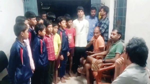  सीनियर छात्रों ने जूनियर पर डंडे बरसाए