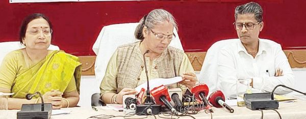 पत्नी और बच्चे का नाम सर्विस बुक में जुड़वाना अनिवार्य