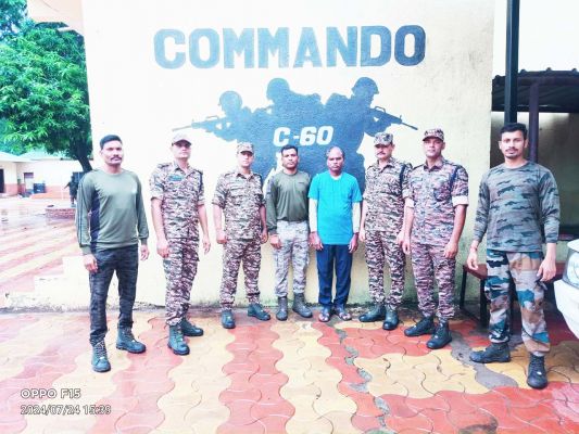 दो लाख का इनामी नक्सली ने किया समर्पण