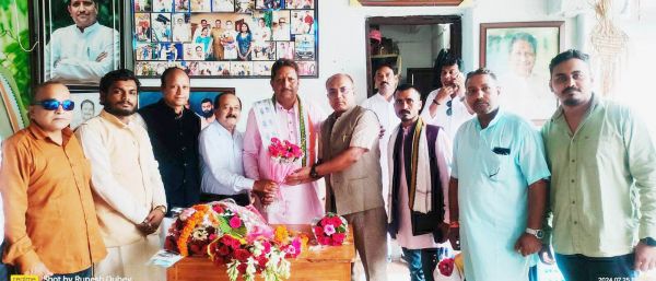 गिरीश देवांगन के जन्मदिन पर  दी बधाई