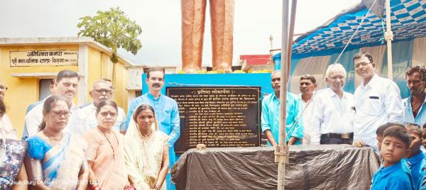 विधायक निषाद ने किया प्रतिमा का अनावरण