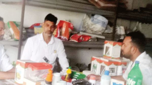 खाद-बीज दुकानों पर निरीक्षण, नोटिस