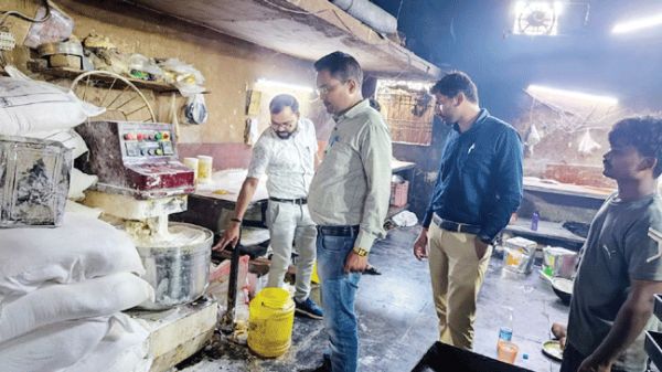 बेकरियों की जांच, गुणवत्ताहीन खराब ब्रेड और टोस्ट को किया नष्ट