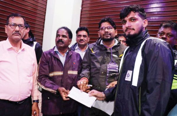 आपदा प्रभावितों को एनएमडीसी ने दी सहायता राशि