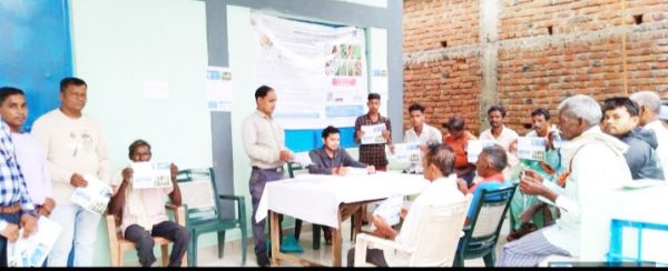 कृषक पाठशाला में फसल बीमा  के लिए किया प्रोत्साहित