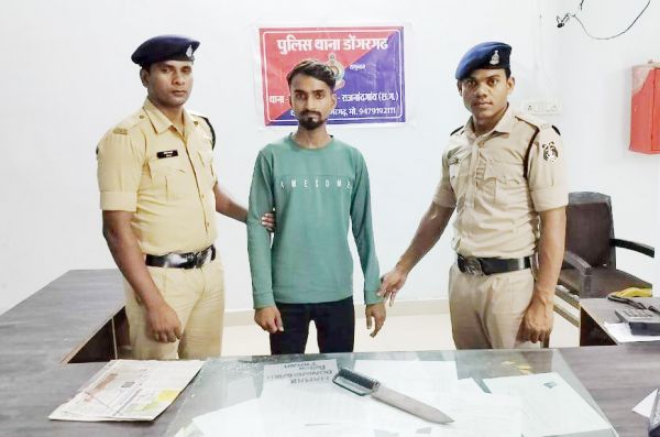 चाकू लेकर लडक़ी को दौड़ाने  वाले युवक पकड़ाया