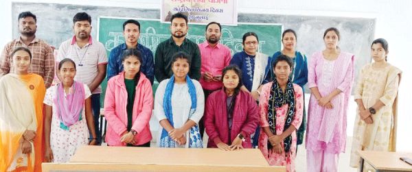 कन्या महाविद्यालय में शहीदों को दी श्रद्धांजलि