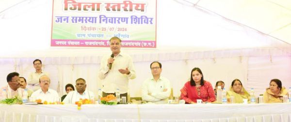 शिविर में योजनाओं की जानकारी देने पहुंच रहा जिला प्रशासन - पूर्व सांसद