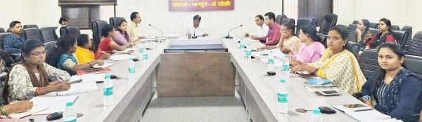 कलेक्टर ने किया महिला बाल विकास विभाग के कार्यों की समीक्षा