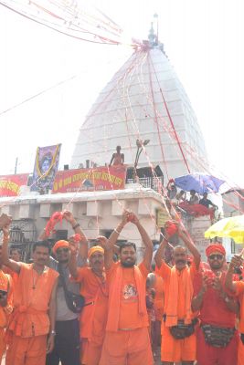 260 काँवरियों ने बैद्यनाथधाम में चढ़ाया जल