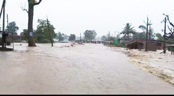 एनएच 63 पर चढ़ा बाढ़ का पानी, बीजापुर-जगदलपुर मार्ग बंद