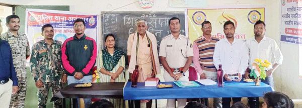 स्कूली बच्चों को दी तीन नए कानून की जानकारी