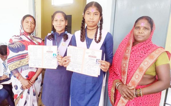 आरुषि कश्यप, नियति समुंद का प्रयास विद्यालय में चयन