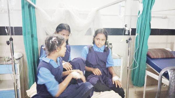 पाण्डुका स्कूल में मध्यान्ह भोजन खाने के बाद बच्चों की बिगड़ी तबीयत