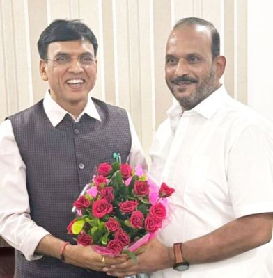 केंद्रीय मंत्री मंडाविया का योगेश ने एयरपोर्ट पर किया स्वागत