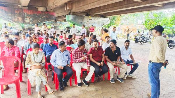 पुराना पेंशन लागू करने  की मांग पर प्रदर्शन