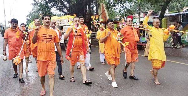 बोल बोम के जयकारे के साथ निकली कावड़ यात्रा