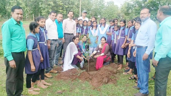 शिक्षा सप्ताह के छठवें दिन डमरू में मना मिशन लाइफ व इको क्लब दिवस