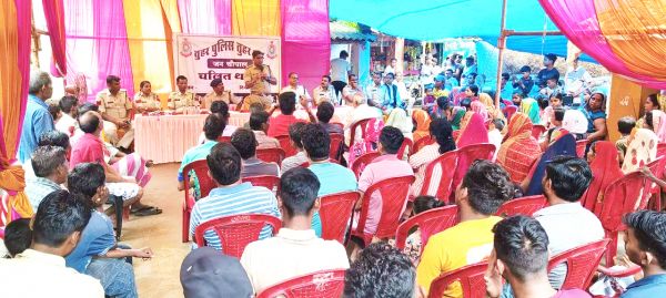 पुलिस ने लगाई जन चौपाल