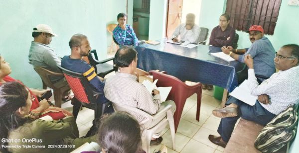 नवापारा में तहसीलदार, आरआई और पटवारियों की बैठक 