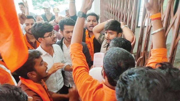 अभाविप ने इंजीनियरिंग महाविद्यालय में व्याप्त समस्याओं को लेकर प्राचार्य को हटाने की मांग