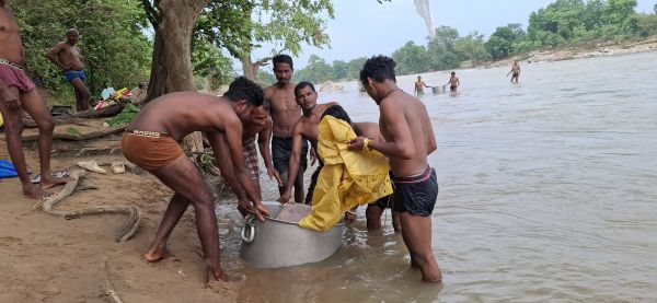 जिंदगी और मौत के बीच शरहद बनी चिंतावागु नदी