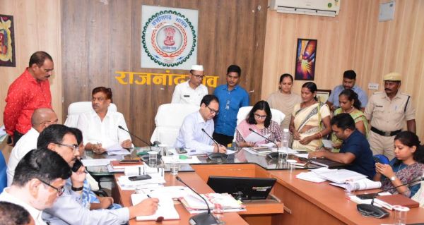 मकान ढहने पर क्षतिपूर्ति दिलाने की मांग