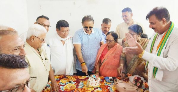 पूर्व महापौर डाकलिया ने सादगी संग मनाया जन्मदिन, खेल जगत से भी मिली बधाई