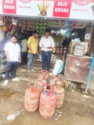 अवैध गैस सिलेंडर जब्त