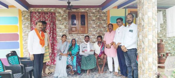 शोकाकुल परिवार से मिले भाजपा जिलाध्यक्ष