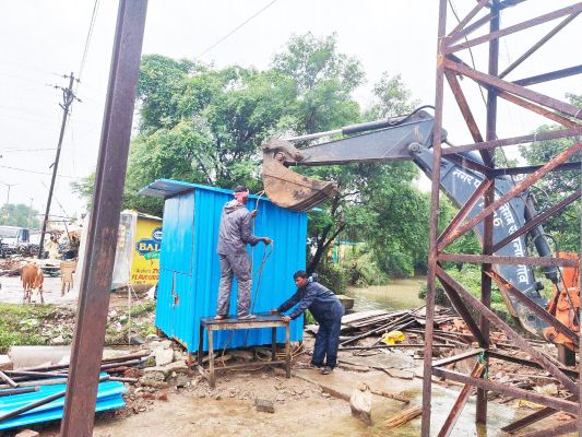 चिखली इलाके में निगम ने चलाया अतिक्रमण अभियान