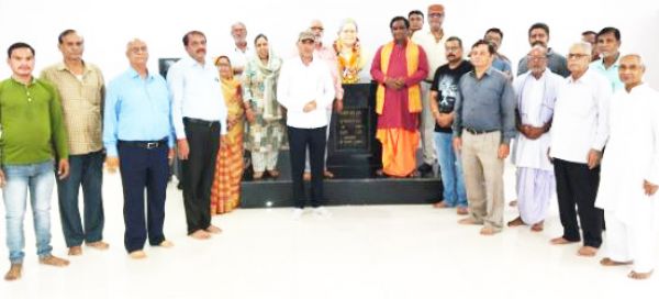 करूणा शुक्ला को दी श्रद्धांजलि