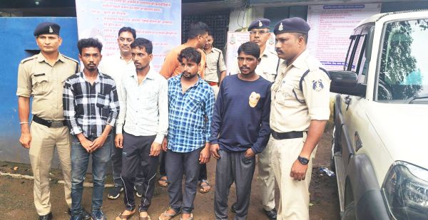 ट्रक से चावल चोरी के आरोप में 4 गिरफ्तार, 2 लाख का चावल जब्त