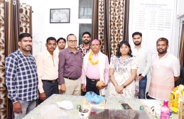 सेवानिवृत्ति पर चौकीदार उजवने को दी विदाई
