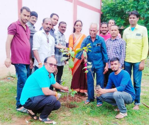 नगर सेलून संघ ने किया पौधरोपण