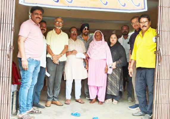 श्रद्धांजलि योजना की राशि दी