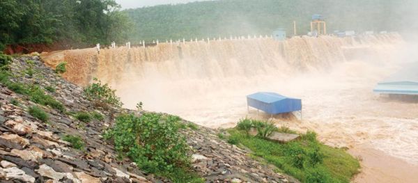 मूसलाधार बारिश से सरगुजा तरबतर, घुनघुट्टा बांध के 3 गेट खोले, महान और कन्हर उफान पर