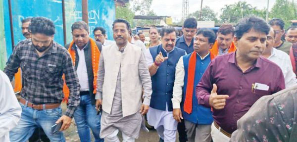 किरंदुल के बाढ़ प्रभावित क्षेत्र का दौरा कर प्रभावित परिवारों से मिलने पहुंचे सांसद