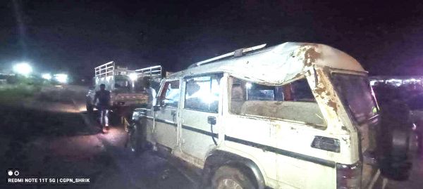 गाय को ठोकर मार बोलेरो पलटी