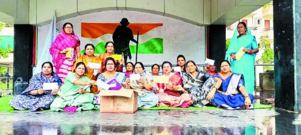 भाजपा महिला मोर्चा ने  एक राखी देश के वीर  सैनिकों के नाम भेजी