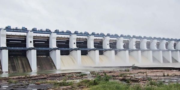  गंगरेल में 10 हजार क्यूसेक पानी की आवक,  5 गेट से छोड़ा जा रहा