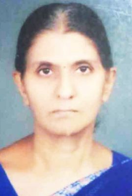 तहसीलदार प्रियंका ने मां  को दी मुखाग्नि