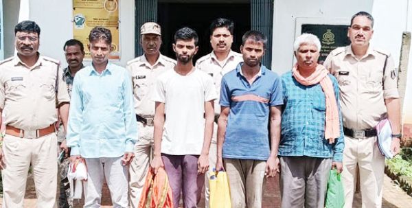 हत्या की कोशिश, 4 बंदी