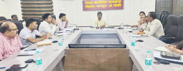 लंबित आवेदनों का करें शीघ्र निराकरण- कलेक्टर