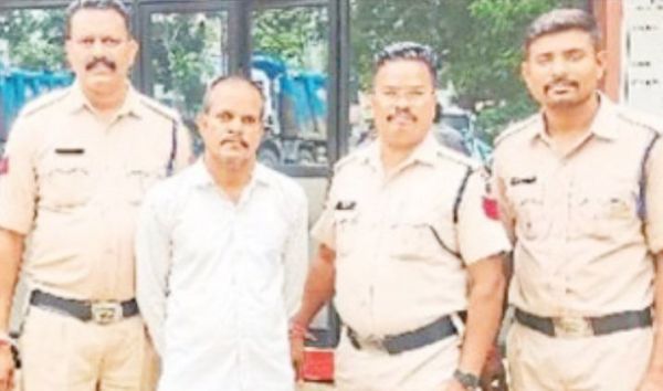 गहने खरीदने की जिद की तो मार डाला, पे्रमी बंदी