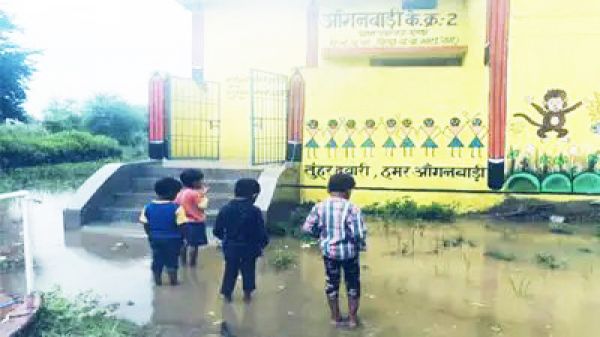 आंगनबाड़ी के लिए 8 लाख खर्च किए, बना दिया भवन, रास्ता बनाना जरूरी नहीं समझा