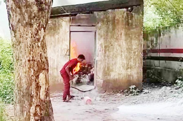 एचपी गैस गोदाम के गार्ड रूम में लगी आग, बड़ी घटना टली